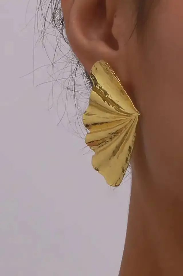 Elegant Leaf-Designed Earrings - Fluffy