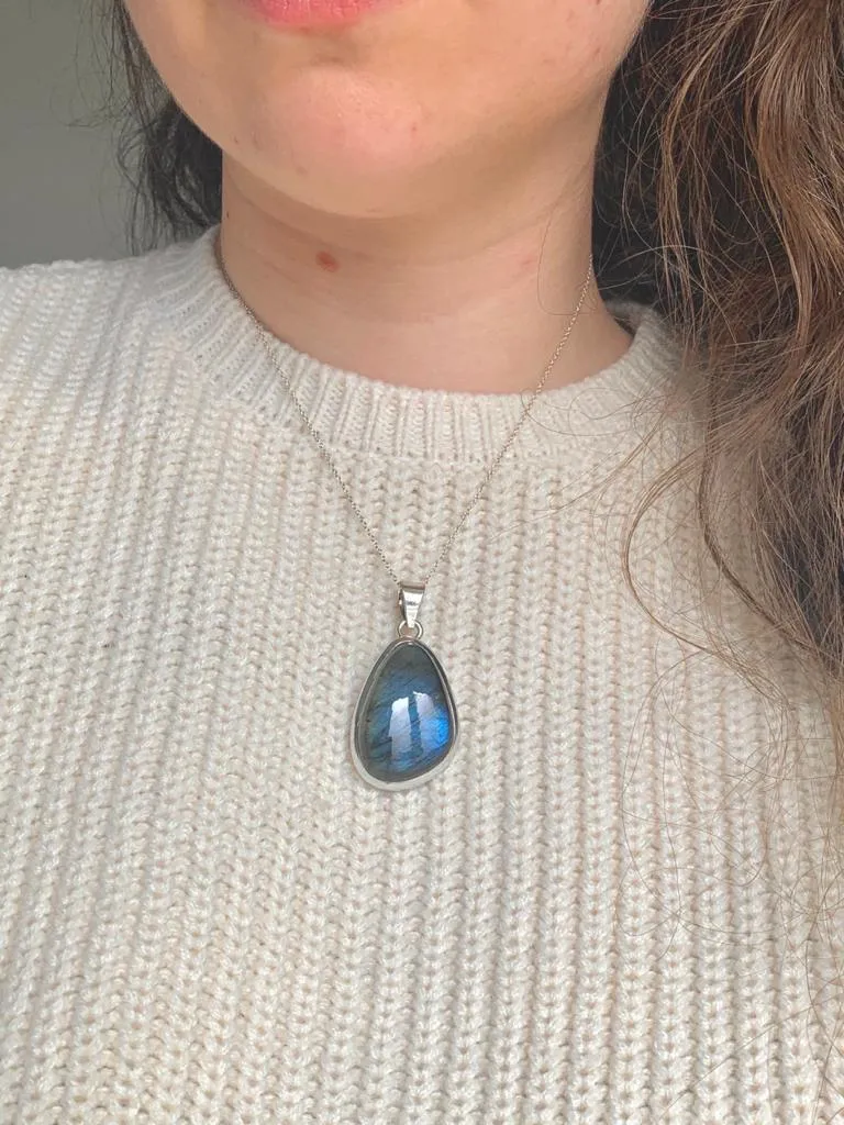 Labradorite Naevia Pendant - Freeform