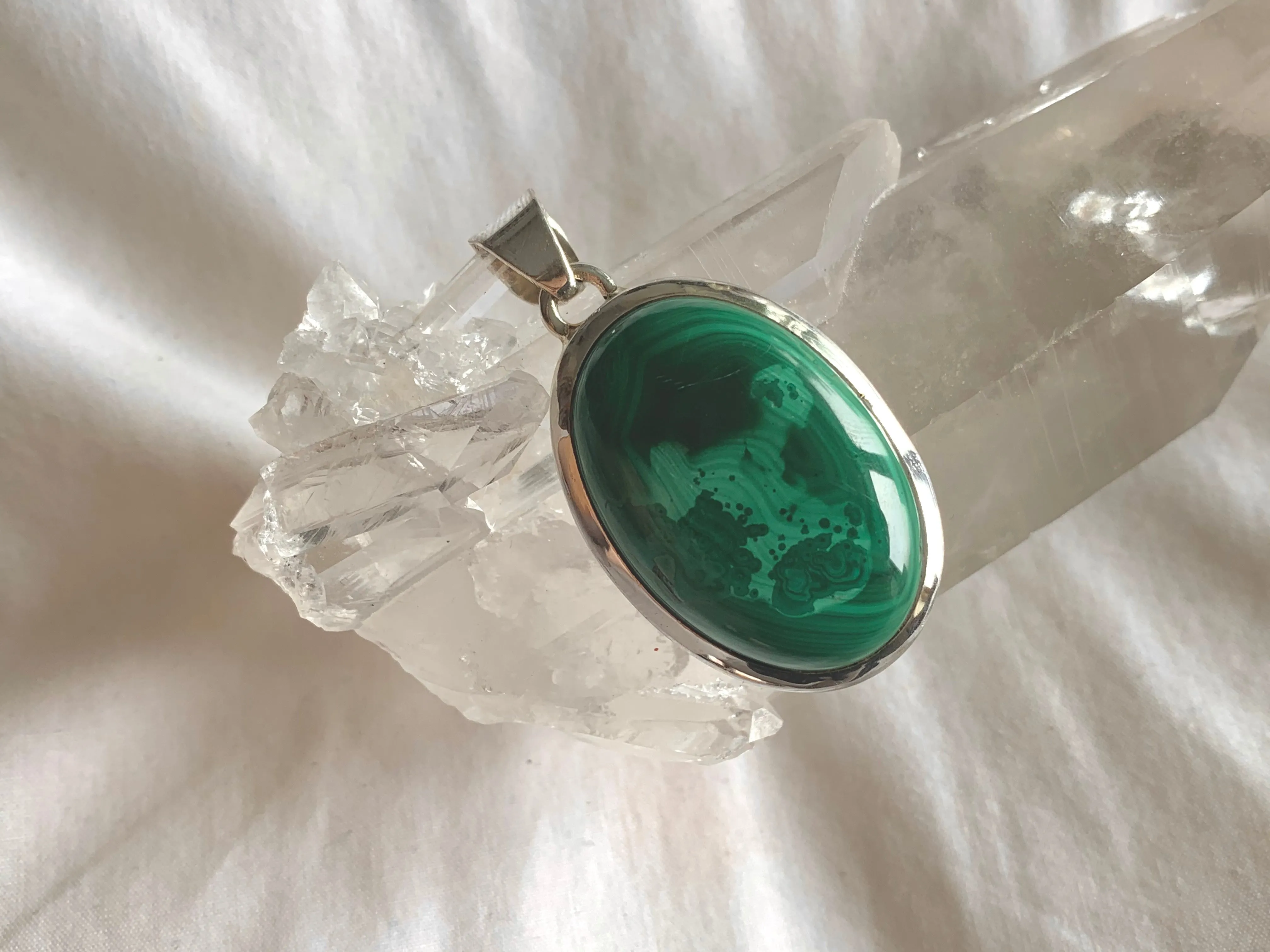 Malachite Naevia Pendant - Reg Oval