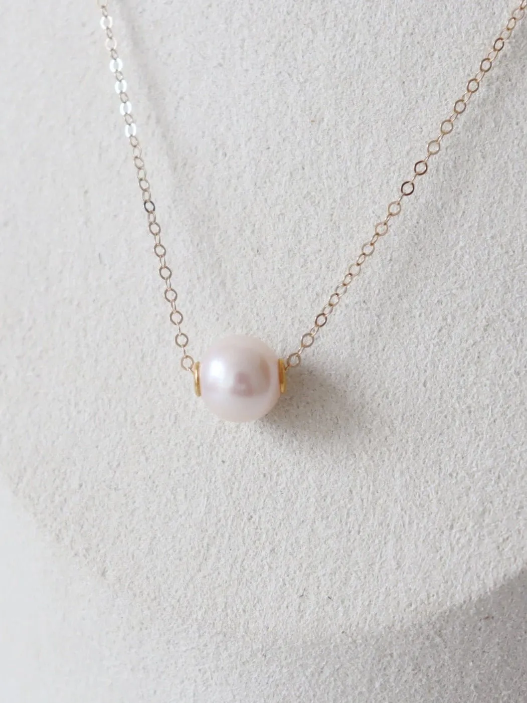 Single Round Pearl Pendant Necklace