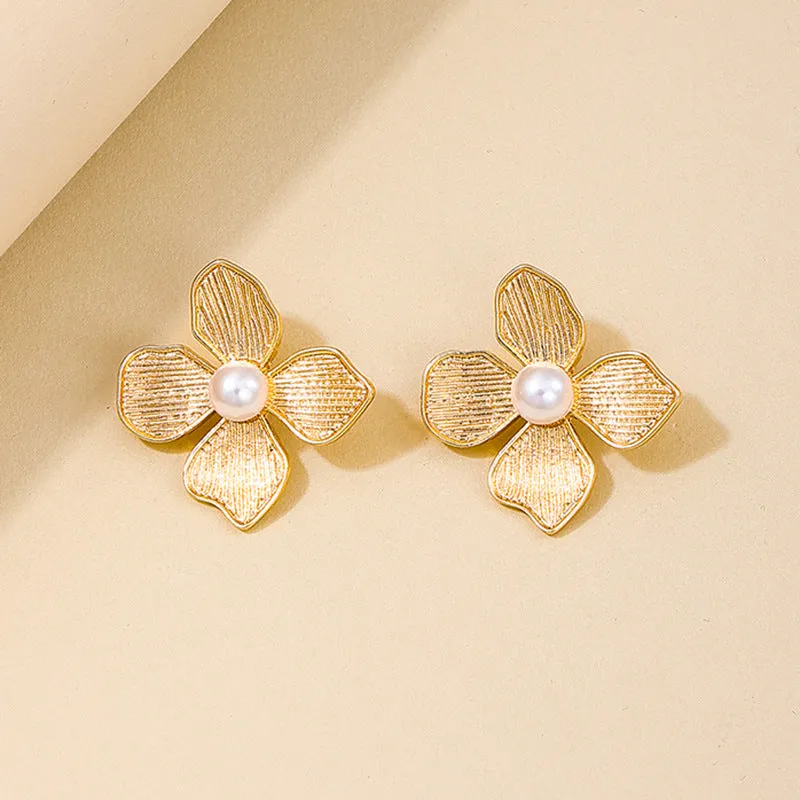 Sweet French Retro Flower Earrings for Stylish Women